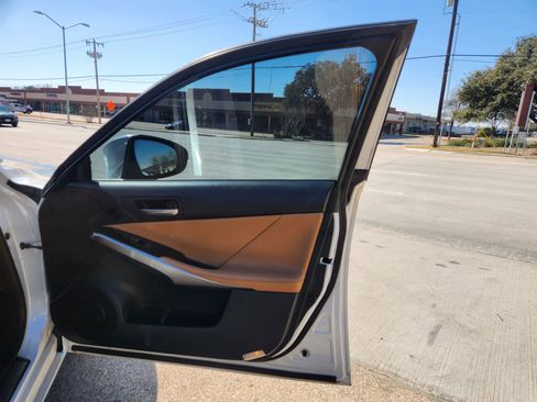 Used 2017 Lexus IS 200t w/ Premium Package image 12