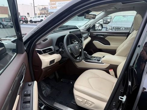Used 2021 Toyota Highlander Platinum image 9