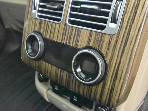 Used 2018 Land Rover Range Rover Long Wheelbase Supercharged image 17