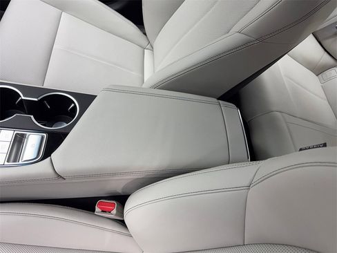 Used 2025 Genesis G70 2.5T image 67