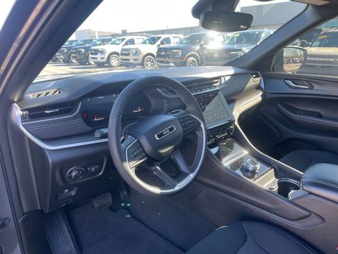 Used 2024 Jeep Grand Cherokee L Laredo w/ Luxury Tech Group I image 11