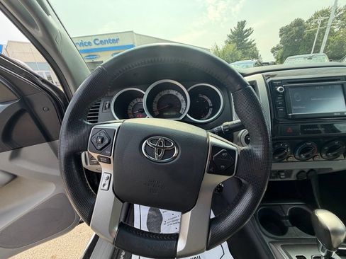 Used 2015 Toyota Tacoma 4x4 Double Cab w/ TRD Off-Road Package image 16