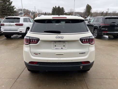 Certified 2019 Jeep Compass Latitude w/ Cold Weather Group image 5