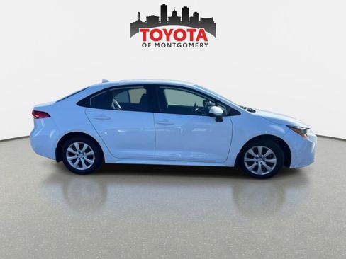 Used 2025 Toyota Corolla LE image 2