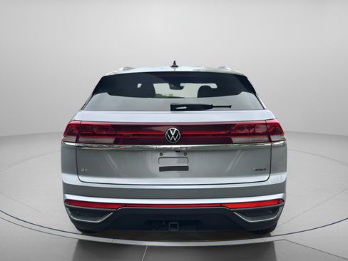 Used 2025 Volkswagen Atlas Cross Sport SE AWD/4WD image 4