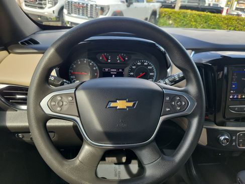 Used 2023 Chevrolet Traverse LS FWD image 17