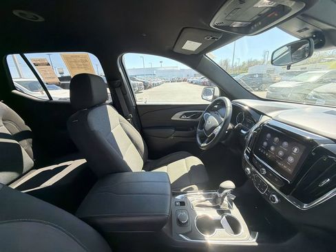Used 2023 Chevrolet Traverse LT image 15