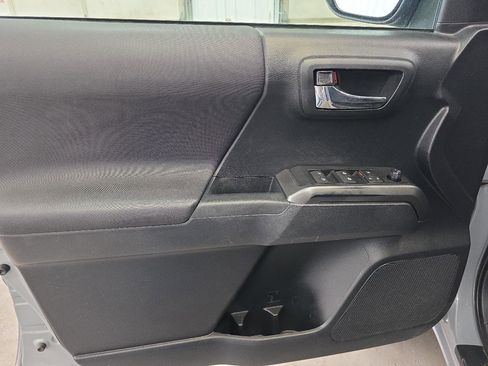 Used 2019 Toyota Tacoma TRD Off-Road image 24