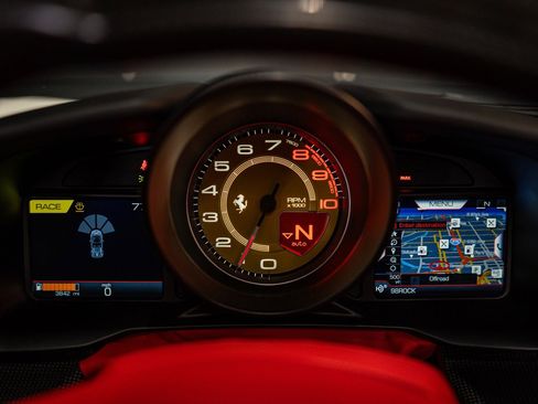 Used 2022 Ferrari F8 Tributo RWD image 21