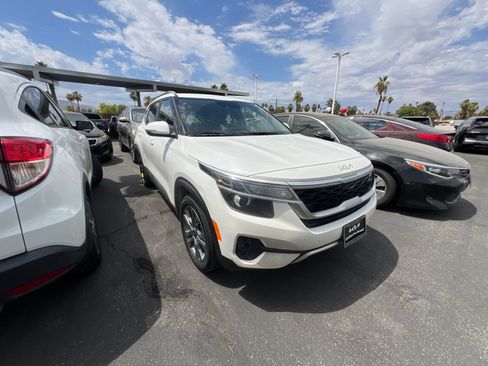 Used 2023 Kia Seltos S FWD image 2