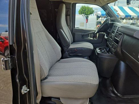 Used 2016 Chevrolet Express 2500 RWD image 25