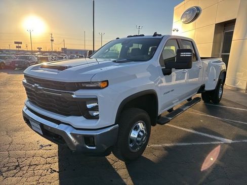Used 2025 Chevrolet Silverado 3500 LT w/ All Star Edition image 2