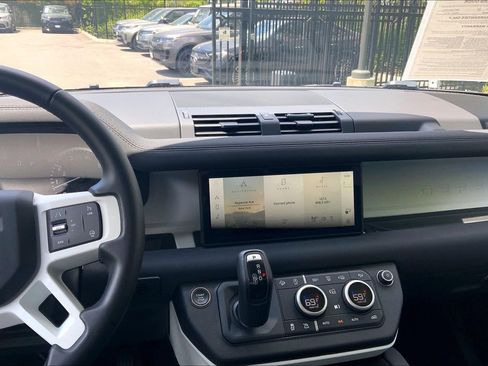 Used 2023 Land Rover Defender 110 SE AWD/4WD image 6