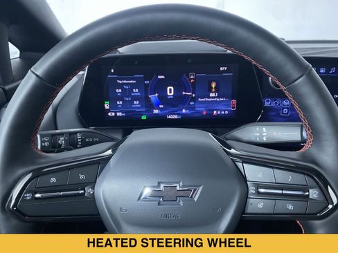 Certified 2025 Chevrolet Equinox EV RS w/ Convenience Package II AWD/4WD image 3