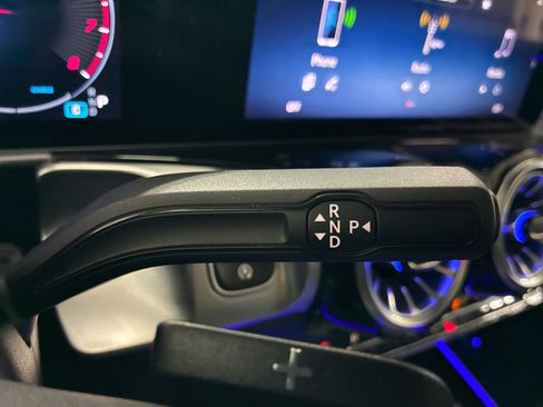 Used 2025 Mercedes-Benz GLB 250 4MATIC image 13