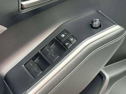 Used 2023 Toyota Highlander L FWD image 18