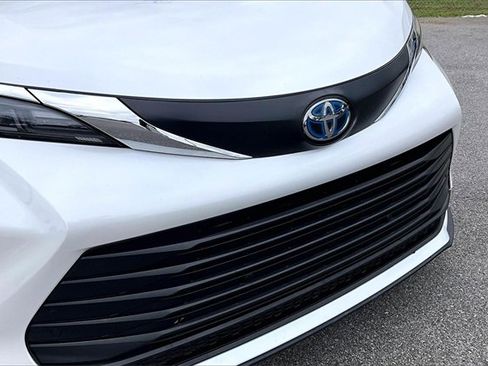 Used 2025 Toyota Sienna XLE image 34