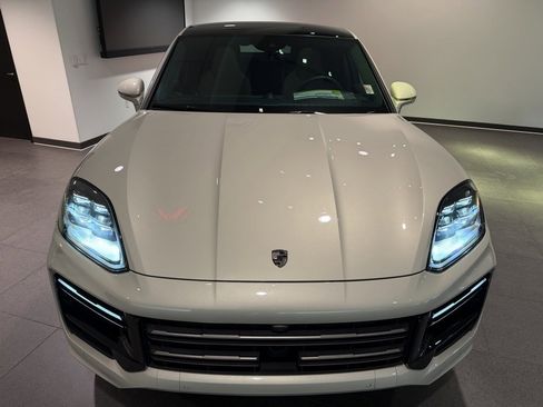 Certified 2025 Porsche Cayenne Turbo image 37