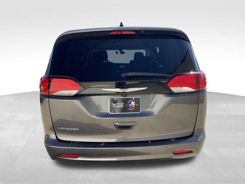 Used 2022 Chrysler Voyager LX FWD image 6