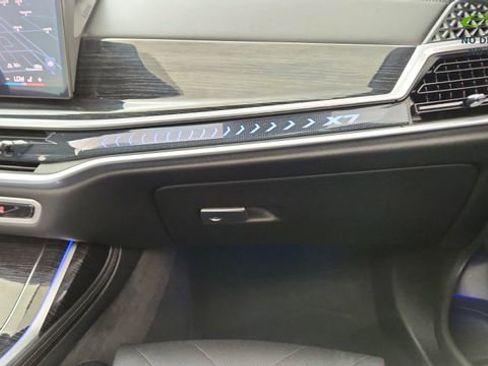 Used 2024 BMW X7 xDrive40i w/ M Sport Package AWD/4WD image 41