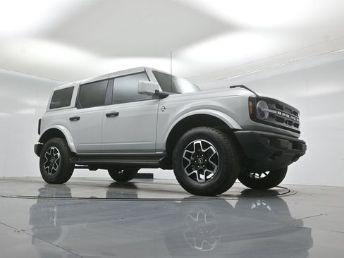 New 2026 Ford Bronco Outer Banks AWD/4WD image 3