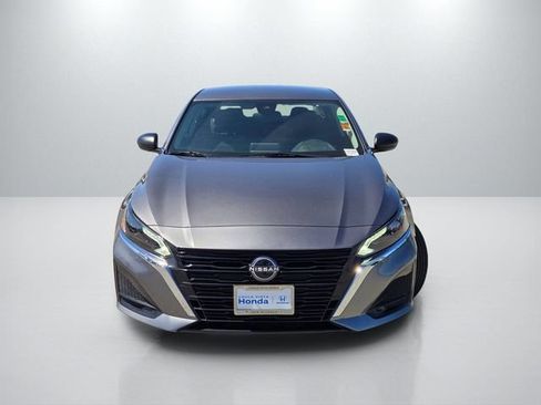 Used 2025 Nissan Altima 2.5 SV FWD image 2