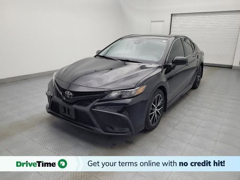 Used 2021 Toyota Camry SE FWD image 1