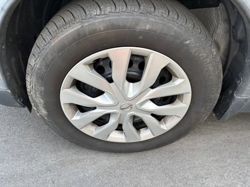 Used 2018 Nissan Rogue S AWD/4WD image 10