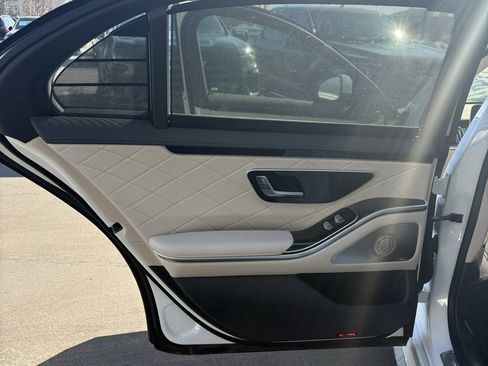Used 2025 Mercedes-Benz S 580 4MATIC Sedan image 16