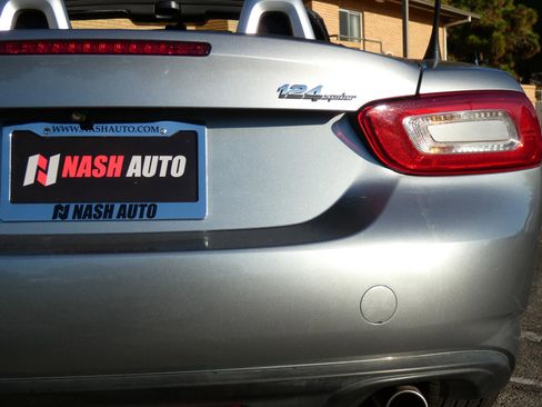 Used 2017 FIAT 124 Spider Lusso image 9