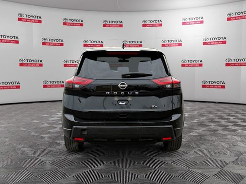 Used 2024 Nissan Rogue SV image 4