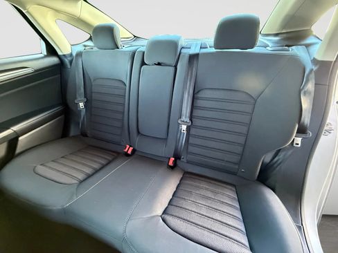 Used 2019 Ford Fusion SE FWD image 15