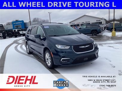 Used 2022 Chrysler Pacifica Touring-L w/ Uconnect Theater Family Group