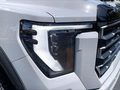 Used 2024 GMC Sierra 2500 AT4 w/ AT4 Premium Plus Package AWD/4WD image 29