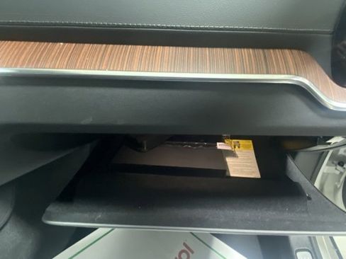 Used 2025 Volvo S60 T8 Ultra image 29