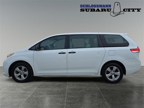 Used 2011 Toyota Sienna image 6