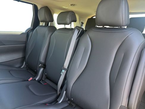 New 2026 Kia Carnival SX FWD image 14