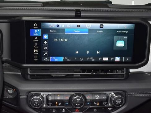 Used 2025 Jeep Wrangler Unlimited Sahara AWD/4WD image 36