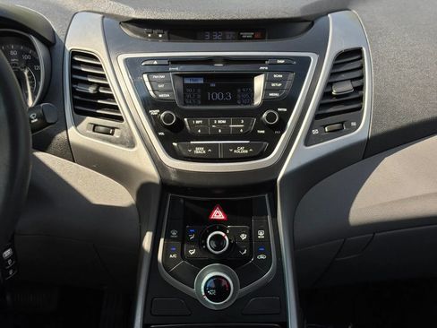 Used 2014 Hyundai Elantra SE FWD image 18