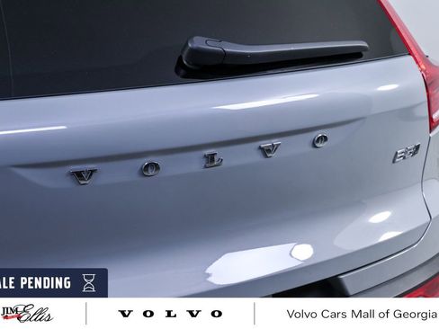 Certified 2025 Volvo XC40 B5 Core AWD/4WD image 37
