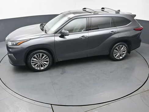 Used 2023 Toyota Highlander Platinum AWD/4WD image 46