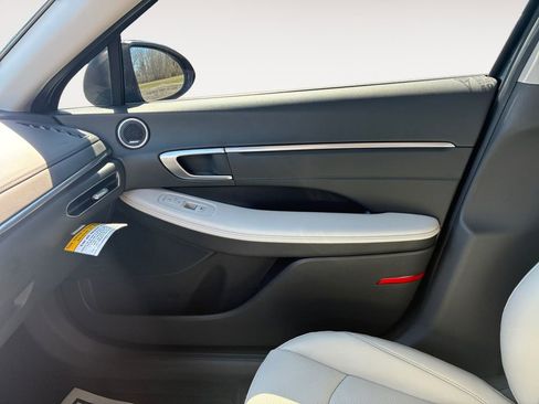 Used 2022 Hyundai Sonata Limited image 29