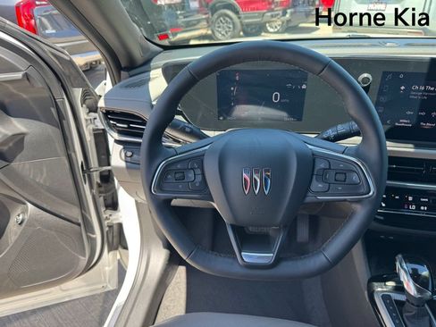 Used 2025 Buick Envista Avenir FWD image 17