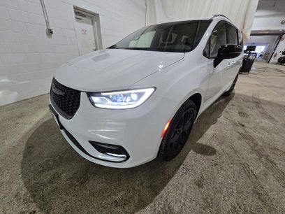 New 2026 Chrysler Pacifica Limited w/ S Appearance Package