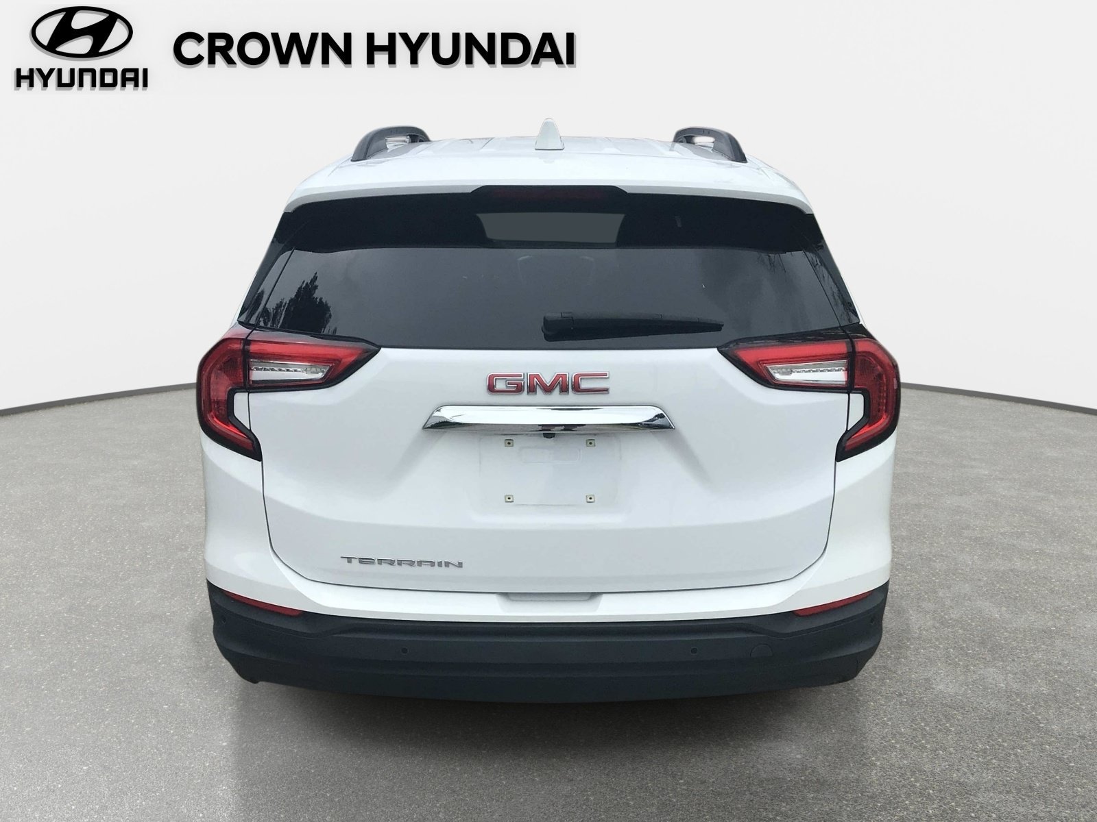 Used 2023 GMC Terrain SLE w/ Driver Convenience Package FWD image 5