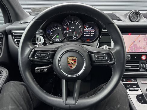 Certified 2024 Porsche Macan image 15