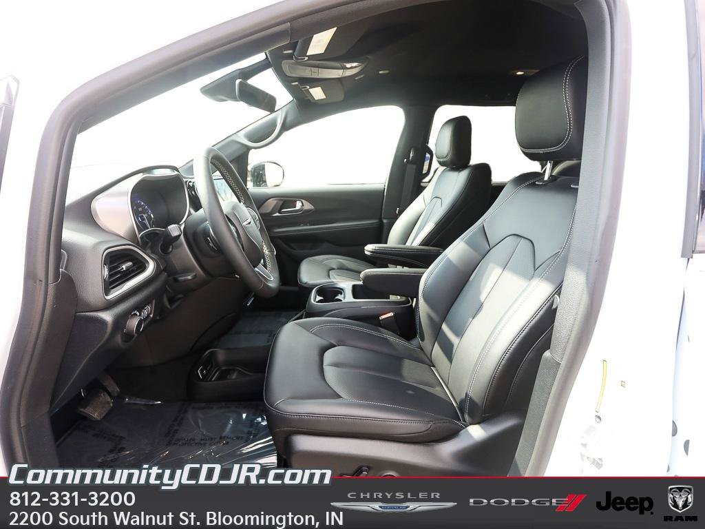 New 2026 Chrysler Voyager LX FWD image 9
