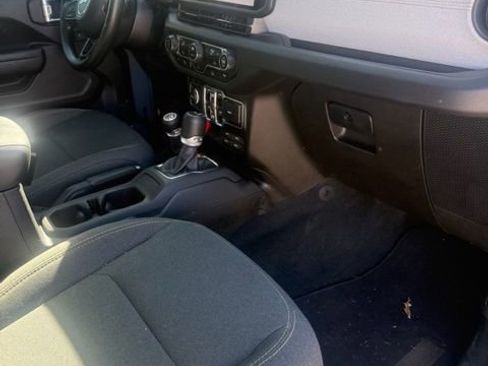 Used 2024 Jeep Gladiator Sport AWD/4WD image 9