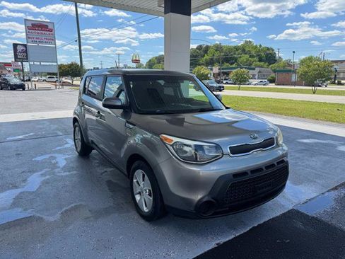 Used 2015 Kia Soul FWD image 1