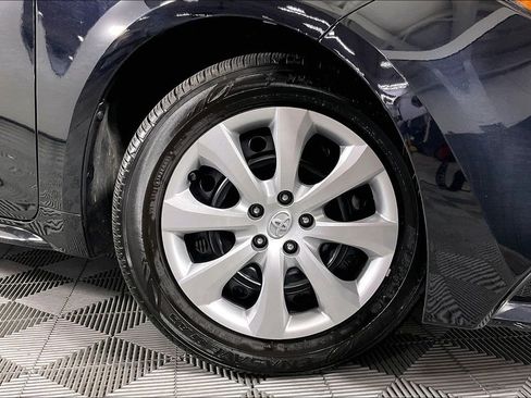 Used 2025 Toyota Corolla LE image 11